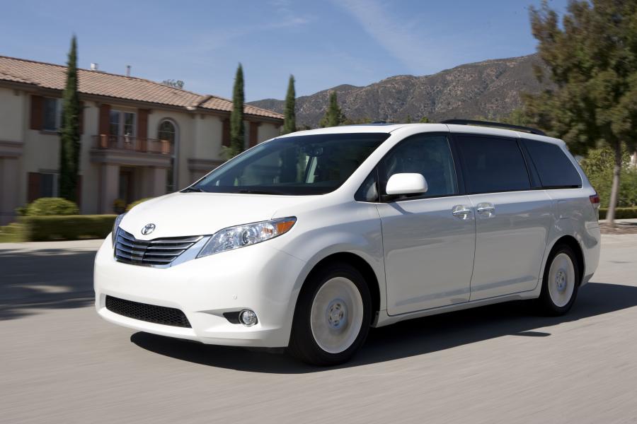  Toyota Sienna LE 2010 года  (фото 43 из 52)